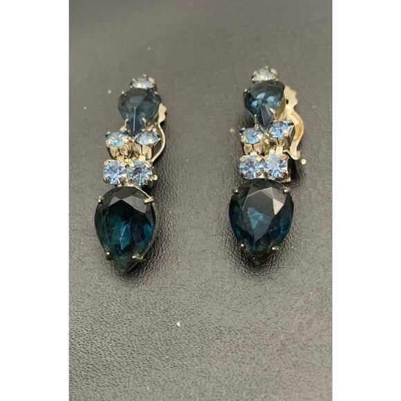 Vintage Glows Green Blue Rhinestone Faux Sapphire Blue Clip On Earrings - Picture 2 of 6